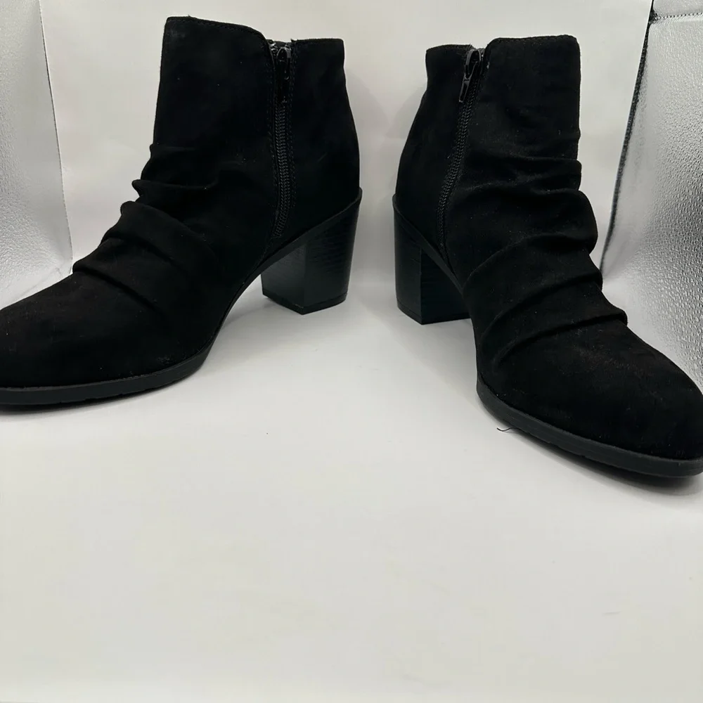 Arizona Black Laser Cut Out Chunk Heel‎ Ankle Boot Booties Size 9